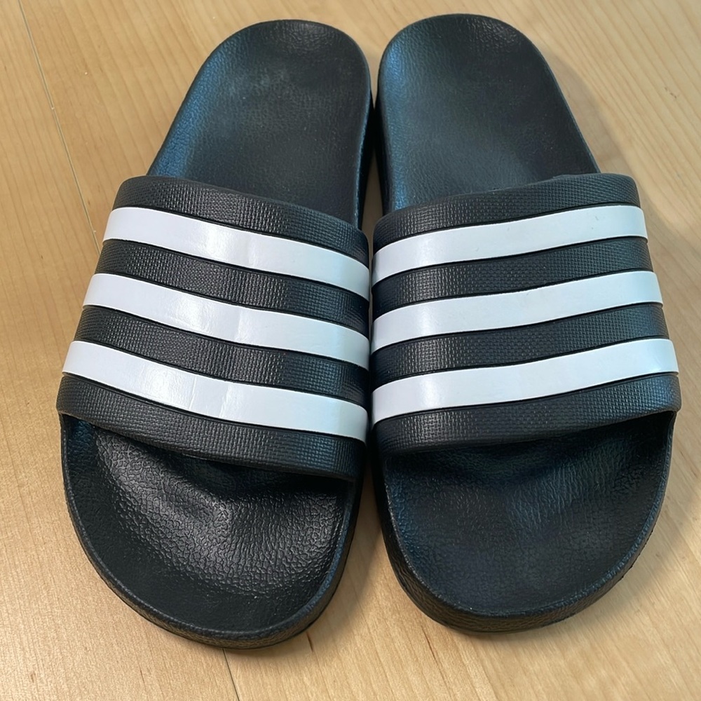 Adidas Unisex Adilette aqua slides NWOT